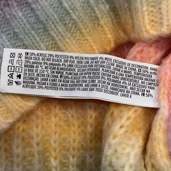 Hello Kitty forever 21-S-rainbow Valentine scenario crewneck embroidered sweater - Picture 6 of 10